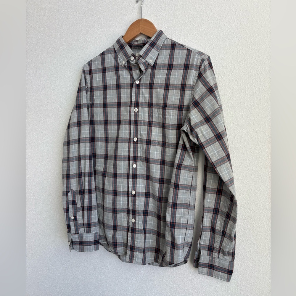 Old Navy Men’s Slim Fit Small plaid button down long sleeve shirt